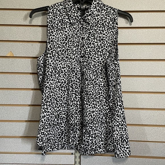 Forever 21  L Sleeveless Button Up Down Top Shirt Blouse LN White Black‎ Cheetah - Picture 1 of 4